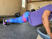 Load image into Gallery viewer, Triangles 2.0 Leggings with pockets